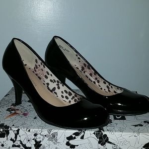 Chinese Laundry Pumps